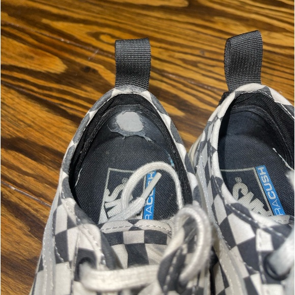 Vans - Picture 3 of 5